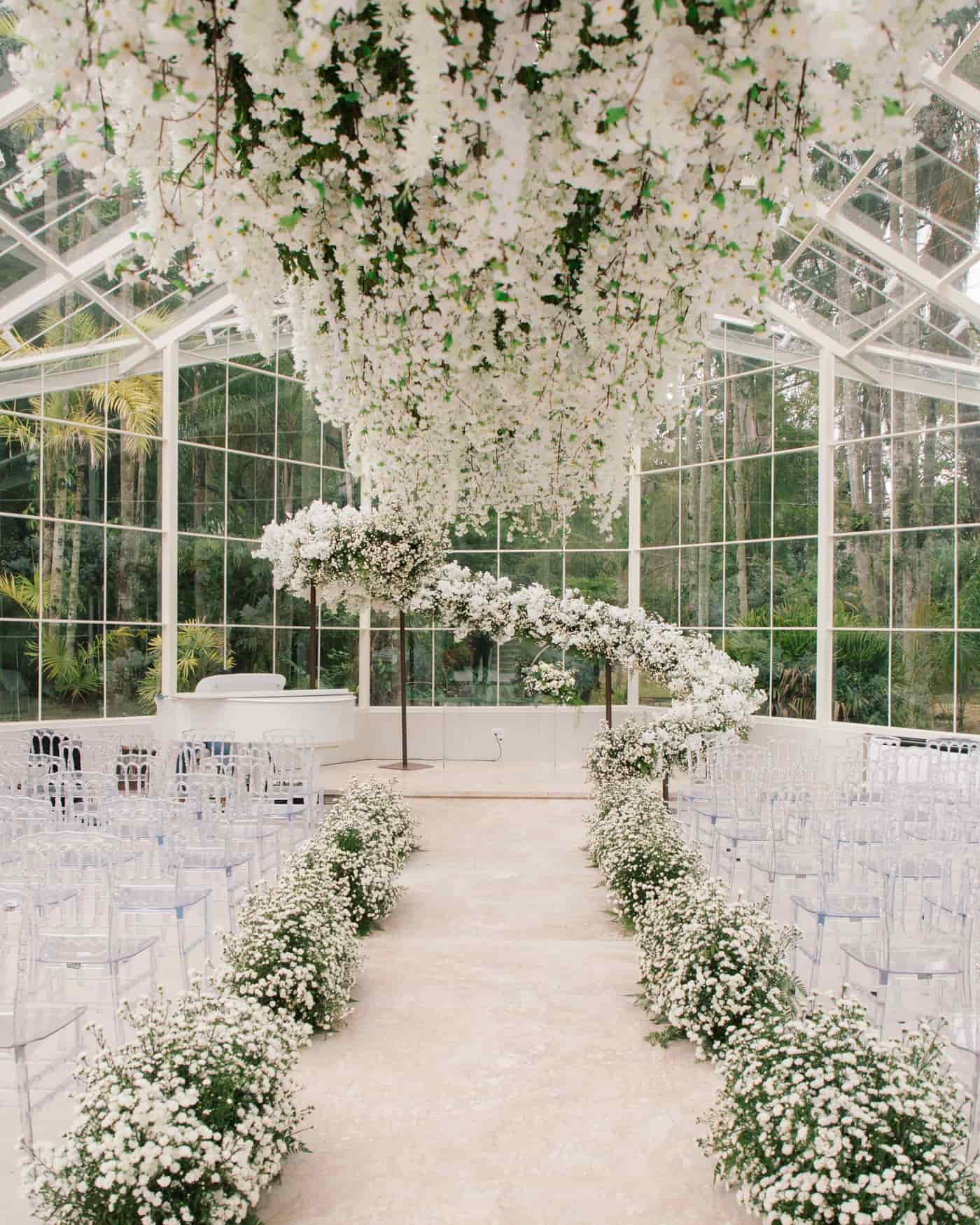 Interior da Capela de Cristal preparado para a cerimônia.